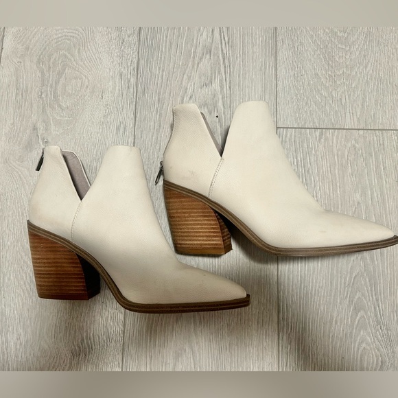 SOLD* Vince Camuto Gidgeta Bootie - Size 12 - Picture 4 of 5